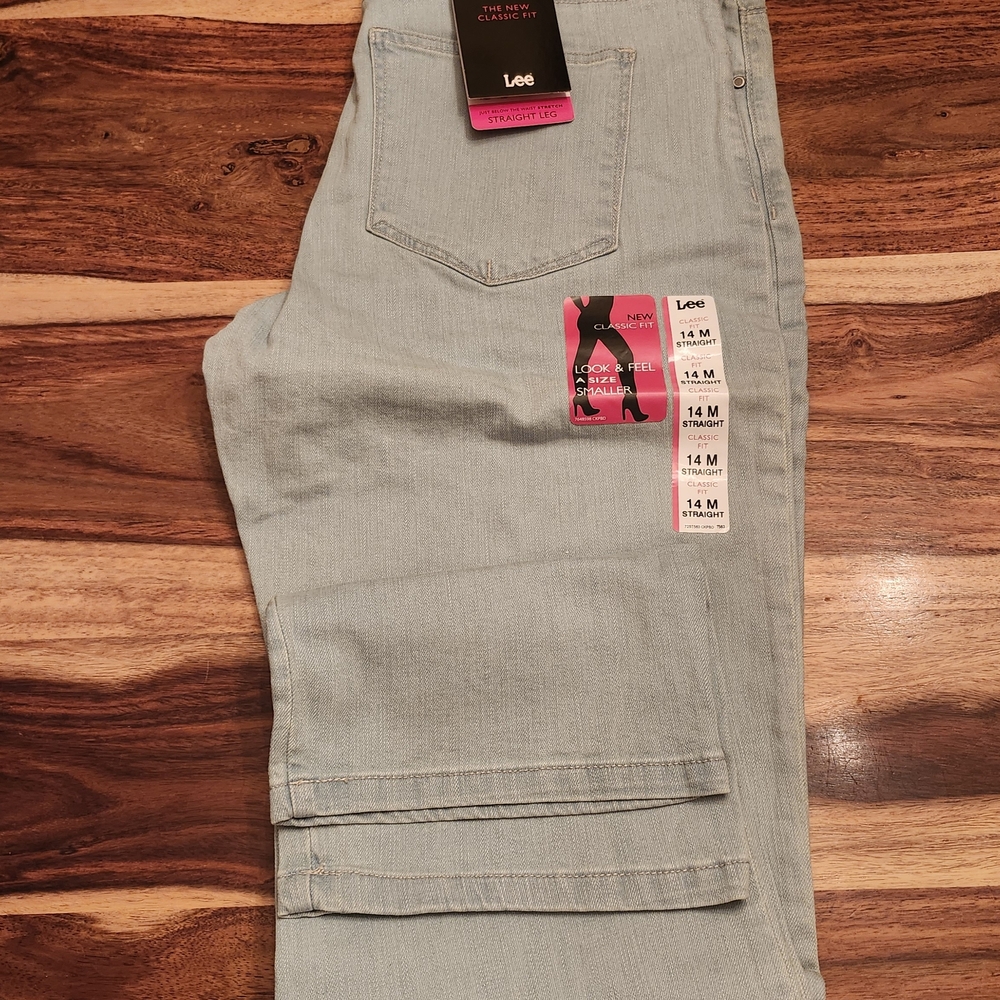 Lee Classic Fit Light Blue Jeans - Picture 2 of 15